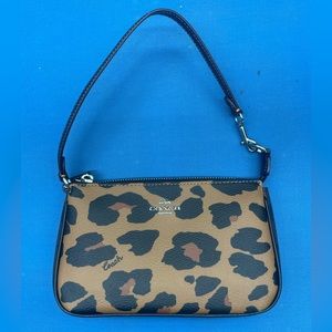 Small leopard coach purse 👜